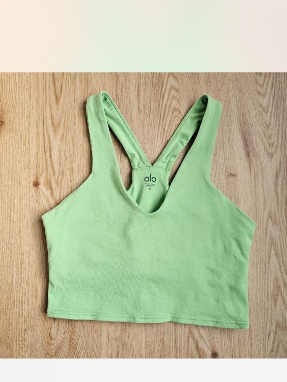 ALO Yoga Light Green V-Neck Cropped Sports Tank
